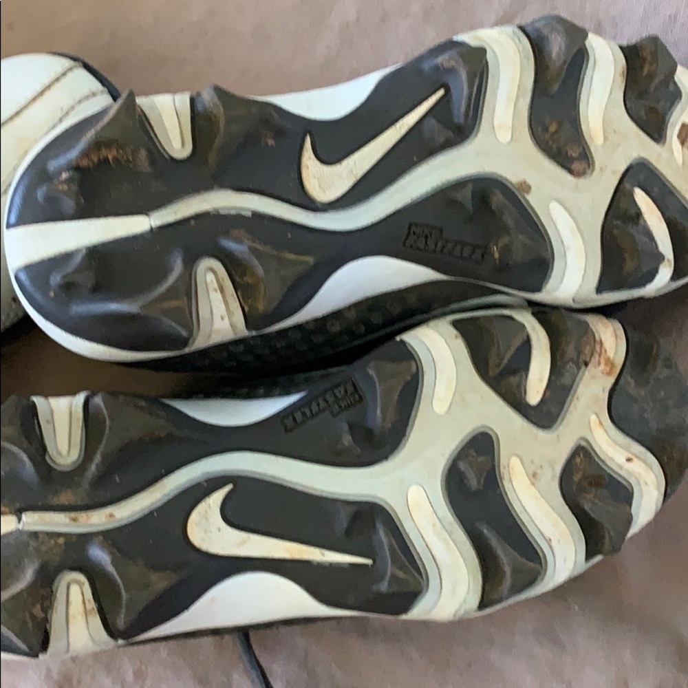 Baseball cleats - Picture 2 of 2